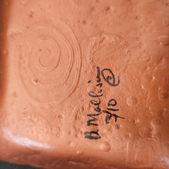 VINTAGE 1970S BOHO DECOR ABSTRACT ARTIST SIGNED GLASS PALLETES(6). - Picture 8 of 15